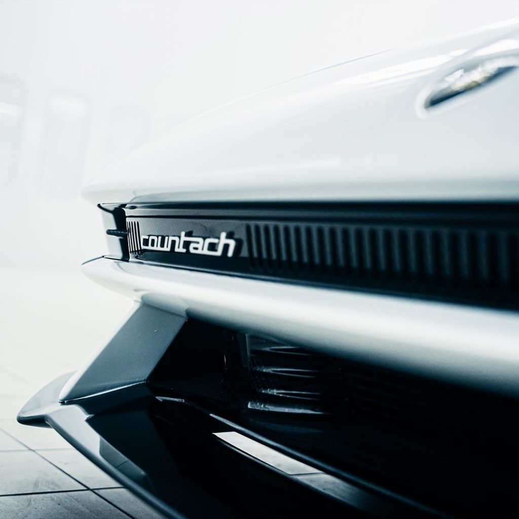 Yeni Lamborghini Countach LPi 800-4 basına sızdı