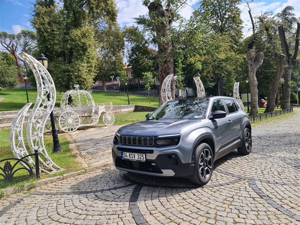 Gençlerin Sevgilisi: Jeep Avenger e-Hibrit