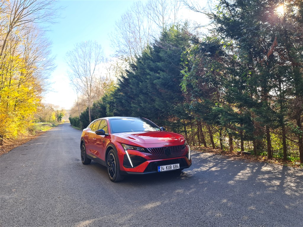 TÜM GÖZLER ÜZERİNİZDE: PEUGEOT 408 GT