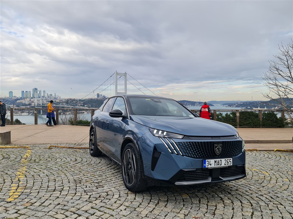 PEUGEOT Yeni E-3008 GT: Elektrikli SUV’da Yeni Standartlar